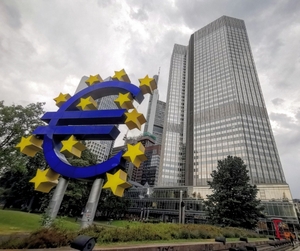 ECB, 두 달 연속 '자이언트스텝'···기준금리 2% 시대