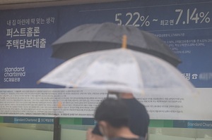 韓 가계 빚 '경고등'···상환부담·증가속도 세계 2위