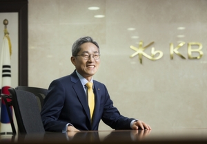 윤종규 KB금융 회장, 국감 증인 불참 사유서 제출···"해외IR 참석"