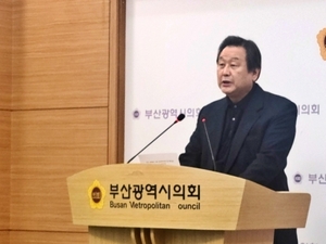 김무성, 부산 중·영도 출마 선언···"타락한 정치·국회 바로잡을 것"