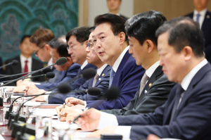 정부, 반도체 산업에 26조원 투입···삼성·SK "환영"