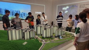[현장+] HDC현대산업개발, '서대문 센트럴 아이파크' 견본주택 가보니