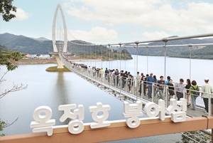 임실군, '옥정호 출렁다리·붕어섬 생태공원' 관광객 100만 돌파