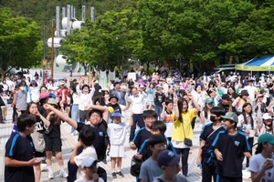 부산 대천공원서 '아침체인지 어울림 한마당'··· 교육공동체 1000여 명 참가