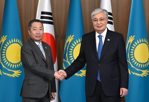 박정원 두산 회장, 카자흐스탄 대통령과 면담···에너지사업 협력 논의